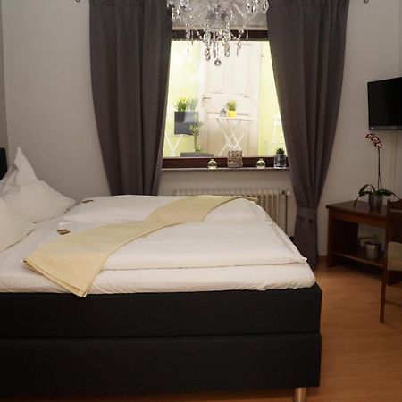 זארבורג Hotel Restaurant Zunftstube מראה חיצוני תמונה