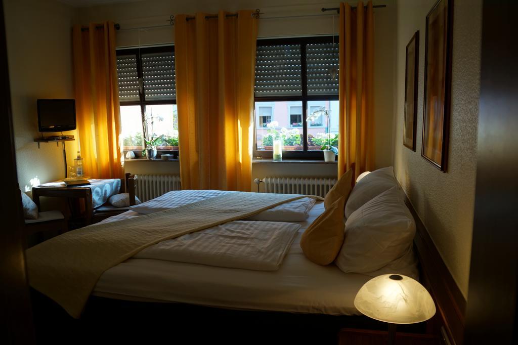זארבורג Hotel Restaurant Zunftstube חדר תמונה