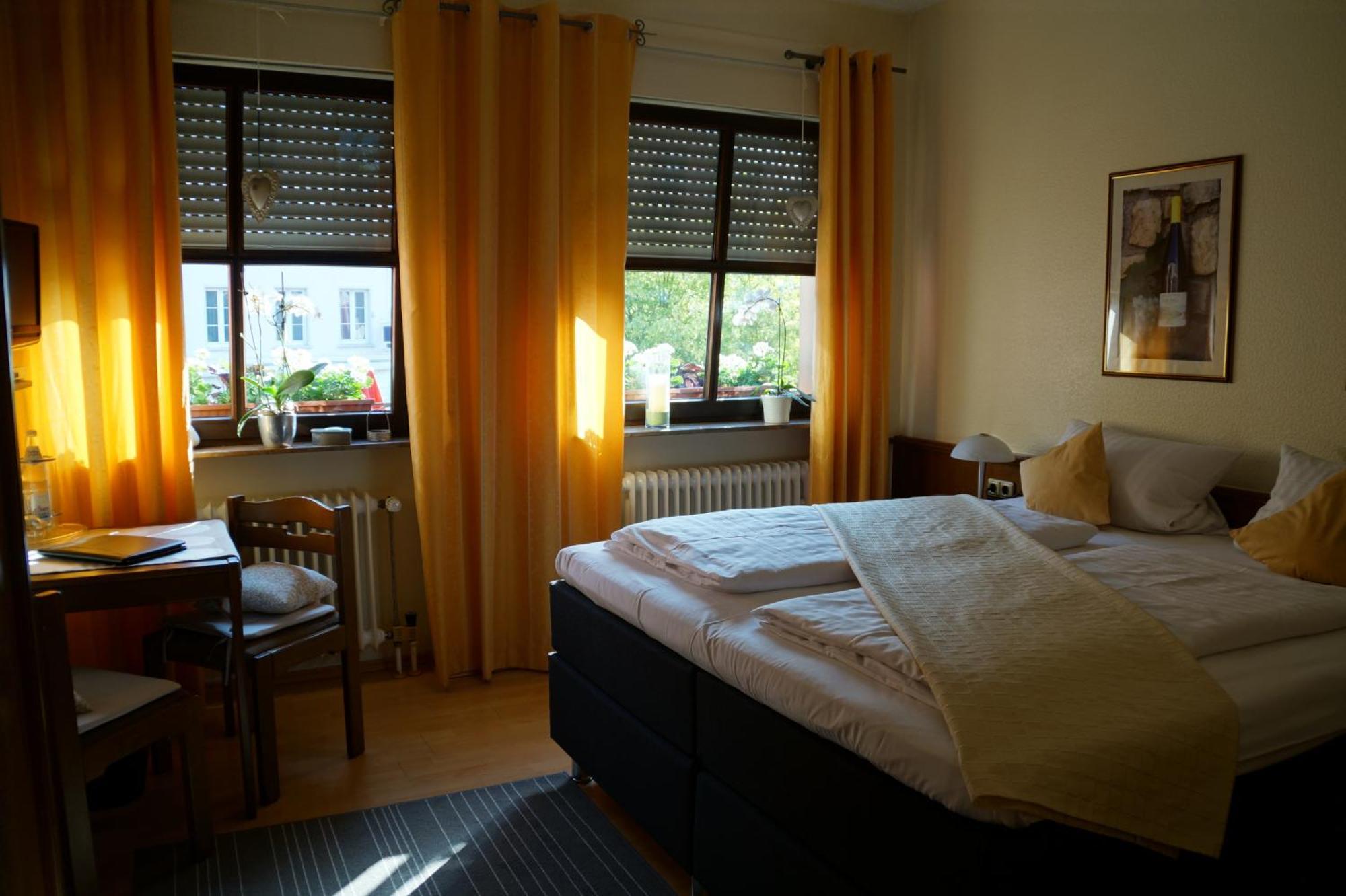 זארבורג Hotel Restaurant Zunftstube חדר תמונה