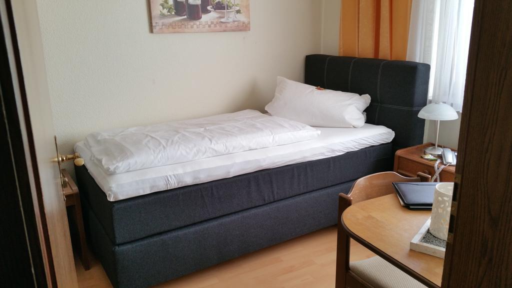 זארבורג Hotel Restaurant Zunftstube מראה חיצוני תמונה
