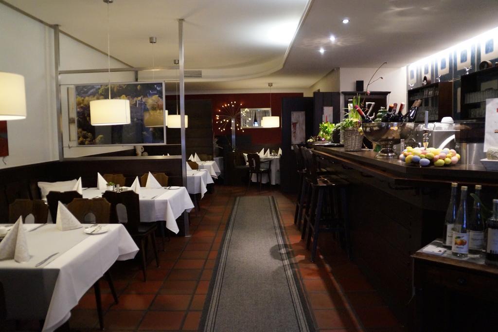 זארבורג Hotel Restaurant Zunftstube מראה חיצוני תמונה