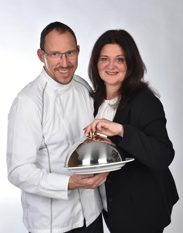 זארבורג Hotel Restaurant Zunftstube מראה חיצוני תמונה