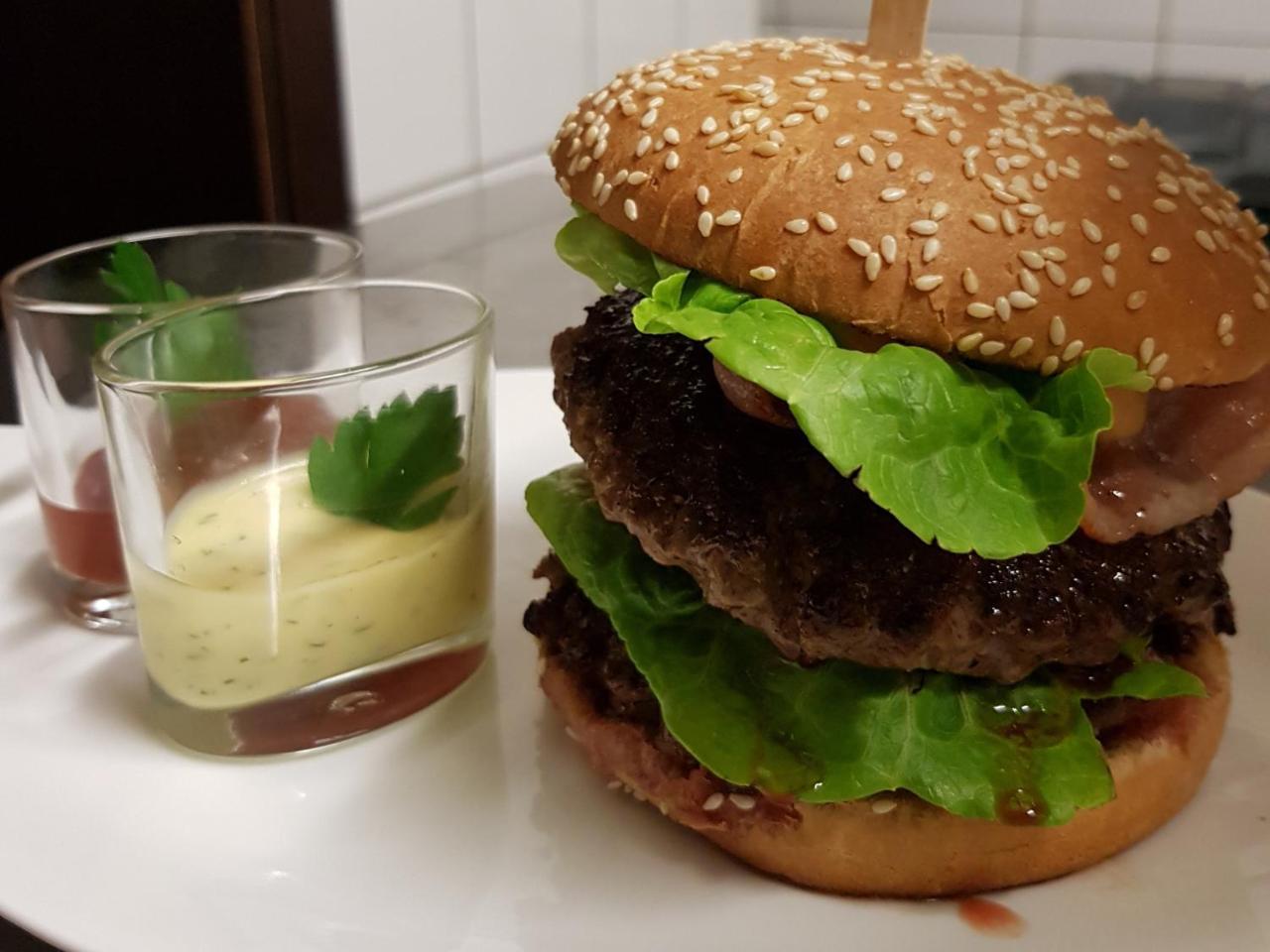 זארבורג Hotel Restaurant Zunftstube מראה חיצוני תמונה